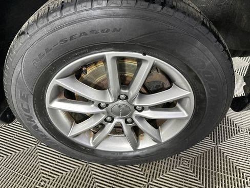 Used 2017 Dodge Grand Caravan SE image 5