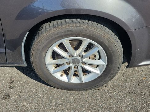 Used 2019 Dodge Grand Caravan SXT image 38