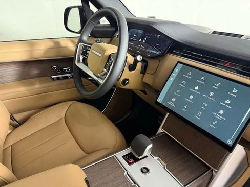 New 2025 Land Rover Range Rover Long Wheelbase SE image 39
