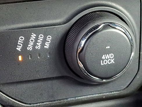 Used 2023 Jeep Renegade Latitude AWD/4WD image 26