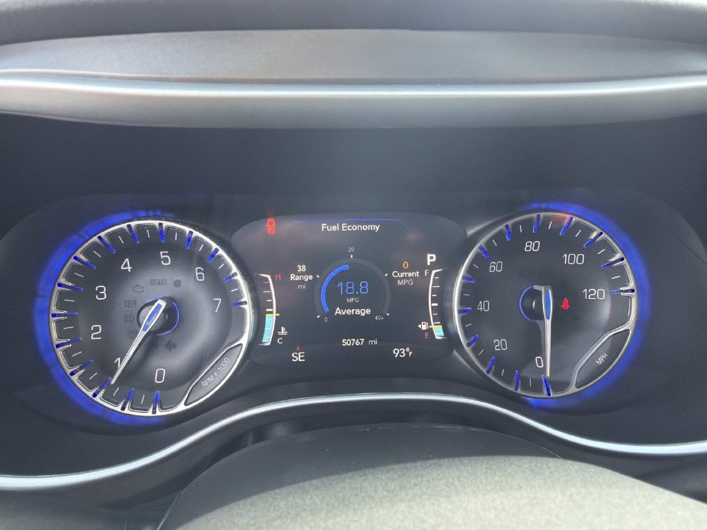 Used 2025 Chrysler Pacifica Select FWD image 27