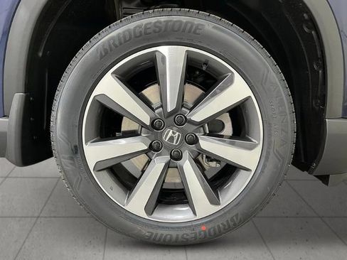 New 2025 Honda Pilot Touring image 9