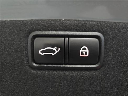 Used 2017 Genesis G80 3.8 w/ Option Group 03 image 14