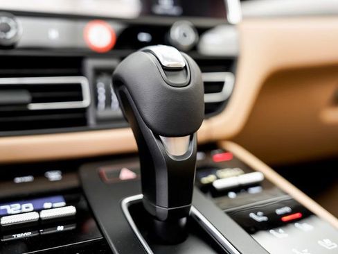 New 2026 Porsche Macan image 21