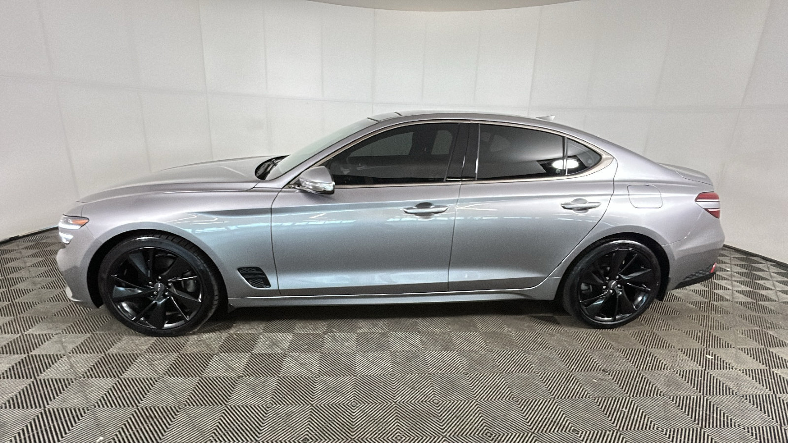 Used 2023 Genesis G70 2.0T w/ Sport Prestige Package RWD image 7