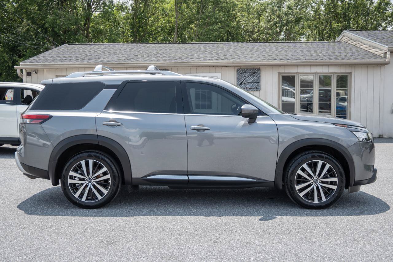 Used 2023 Nissan Pathfinder Platinum AWD/4WD image 12