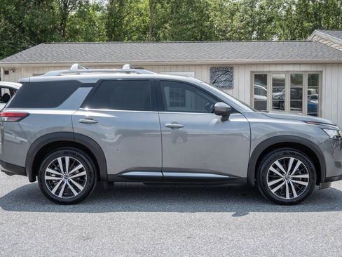 Used 2023 Nissan Pathfinder Platinum AWD/4WD image 12