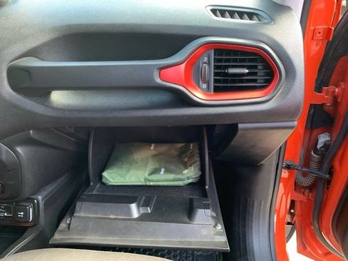 Used 2021 Jeep Renegade Trailhawk AWD/4WD image 28