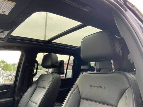 Used 2023 GMC Yukon XL Denali w/ Advanced Technology Package AWD/4WD image 23