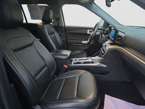 Used 2020 Ford Explorer XLT w/ Equipment Group 202A image 16