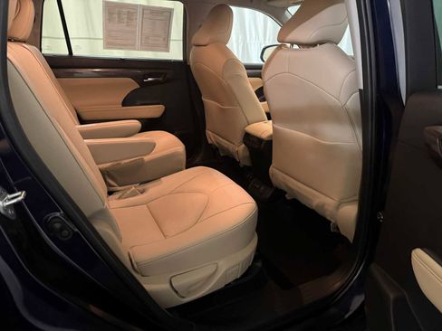 Used 2024 Toyota Highlander Limited image 26