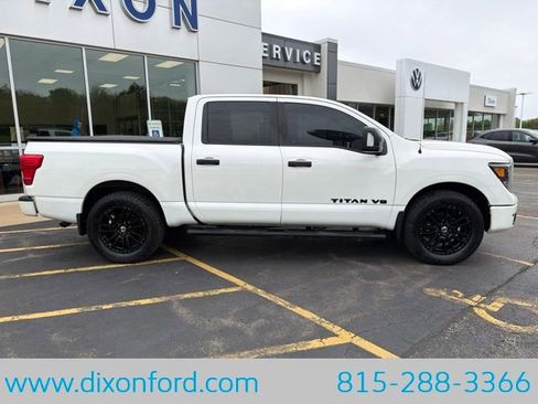 Used 2018 Nissan Titan Platinum Reserve AWD/4WD image 9