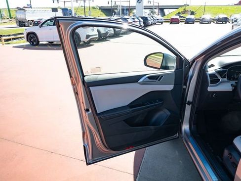 New 2026 Volkswagen Taos SE FWD image 13