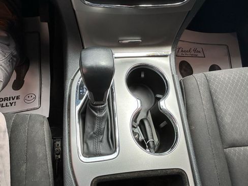 Used 2018 Jeep Grand Cherokee Laredo AWD/4WD image 26
