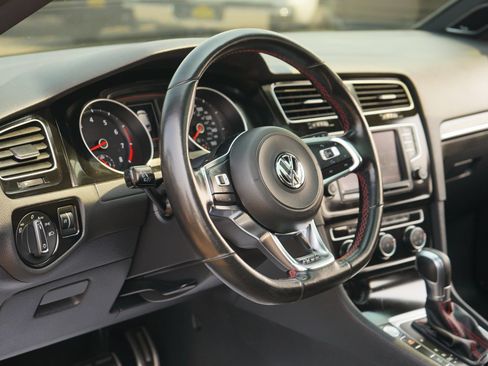Used 2017 Volkswagen GTI SE FWD image 11