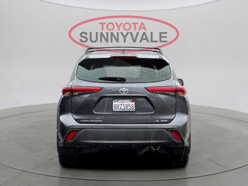 Used 2020 Toyota Highlander LE image 8