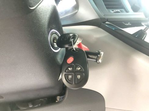 Used 2017 Toyota Sienna LE FWD image 29