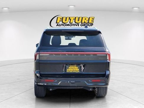 Certified 2025 Lincoln Navigator Reserve AWD/4WD image 33