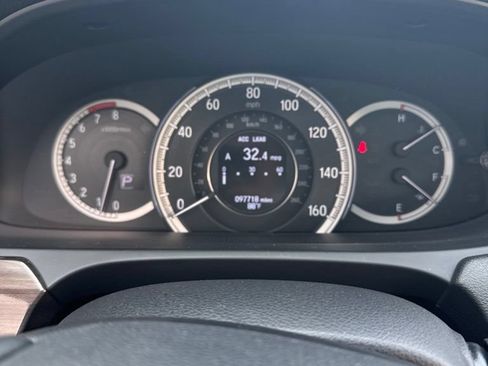 Used 2017 Honda Accord Touring image 7