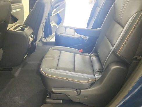 Used 2025 Chevrolet Traverse High Country FWD image 34