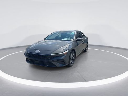Certified 2025 Hyundai Elantra Limited FWD image 4