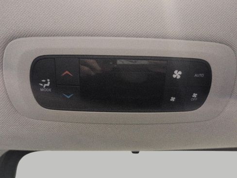 Used 2024 Chrysler Pacifica Touring-L FWD image 23