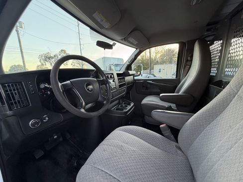 Used 2014 Chevrolet Express 2500 image 31