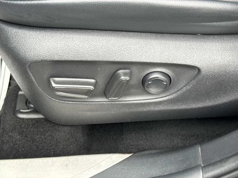 Used 2021 Toyota Highlander XLE AWD/4WD image 21