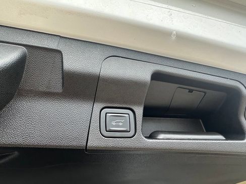 Used 2023 GMC Acadia SLT w/ Technology Package FWD image 34