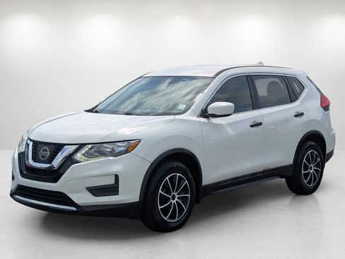 Used 2017 Nissan Rogue S image 1