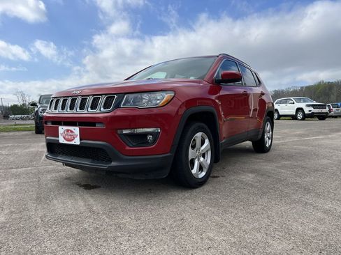Used 2018 Jeep Compass Latitude w/ Popular Equipment Group AWD/4WD image 17