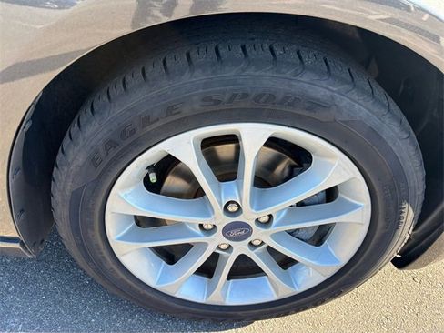 Used 2020 Ford Fusion SE image 22