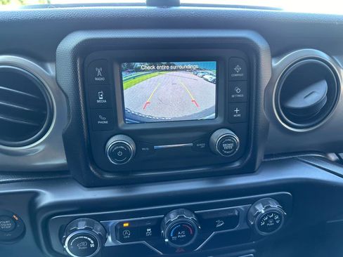 Used 2018 Jeep Wrangler Unlimited Sport S image 18