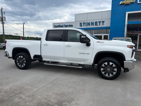 Used 2021 Chevrolet Silverado 2500 LT w/ Convenience Package AWD/4WD image 2