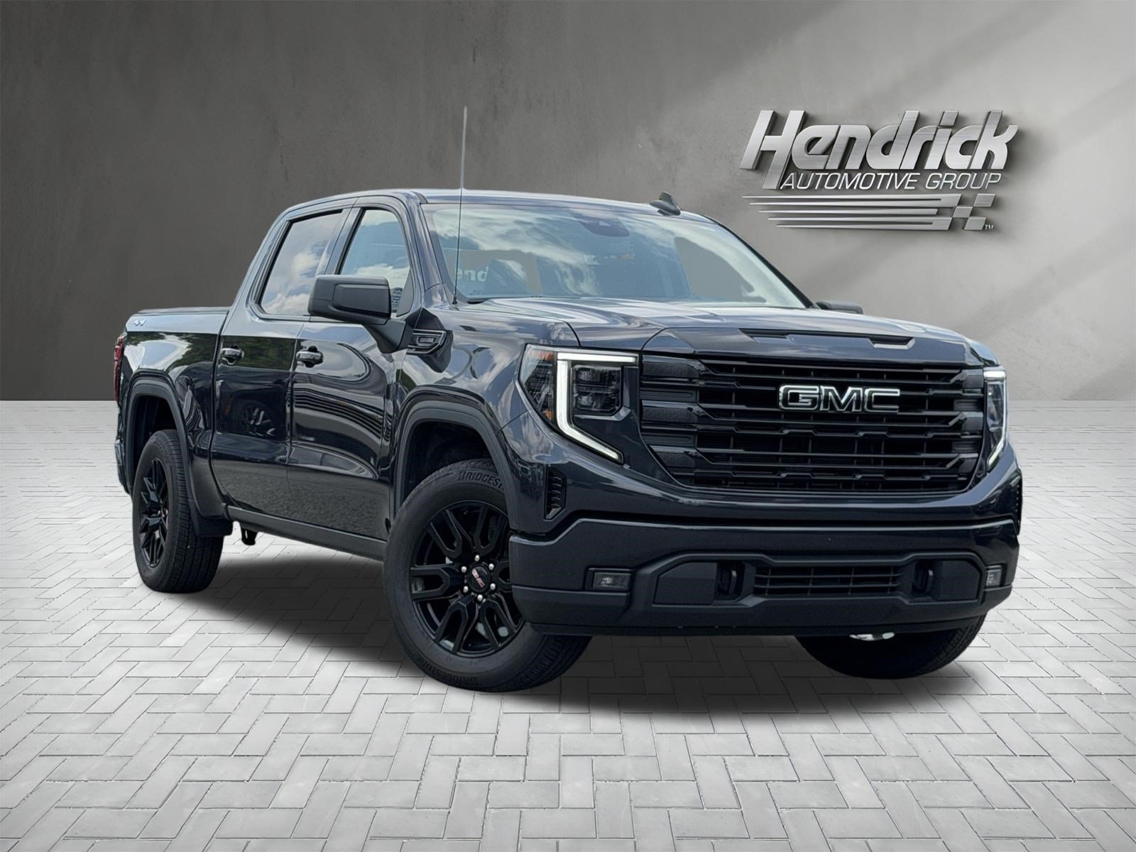Used 2025 GMC Sierra 1500 Elevation AWD/4WD image 2