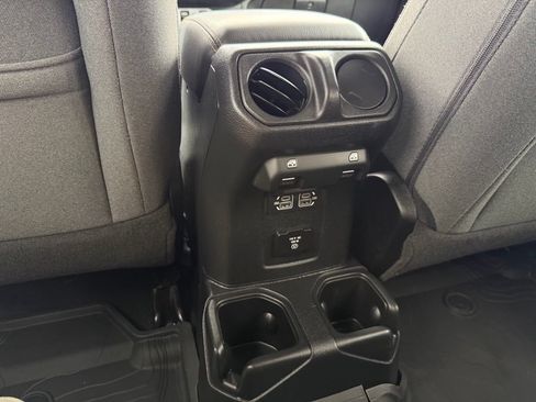Used 2025 Jeep Wrangler Unlimited Sport AWD/4WD image 26