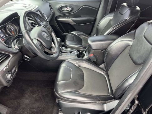 Used 2019 Jeep Cherokee Latitude Plus image 5