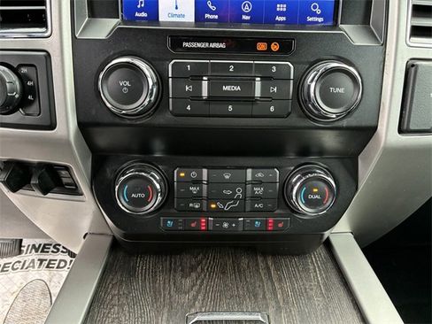 Used 2020 Ford F350 Lariat w/ Chrome Package image 28