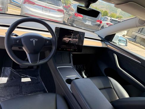 Used 2023 Tesla Model Y Long Range AWD/4WD image 9