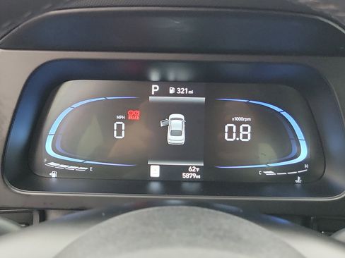 Certified 2025 Hyundai Elantra Sport image 9