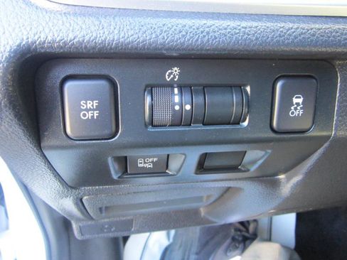 Used 2017 Subaru Crosstrek 2.0i Premium image 32