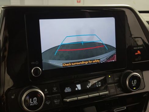 Used 2026 Toyota Highlander XLE AWD/4WD image 17