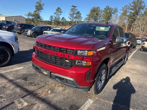 Used 2020 Chevrolet Silverado 1500 Custom w/ Custom Value Package image 3