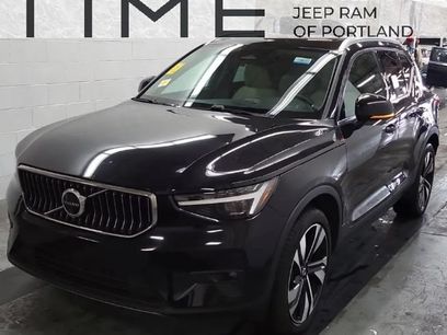 Used 2025 Volvo XC40 B5 Ultra