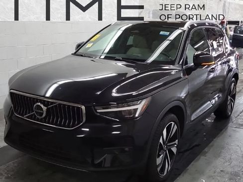 Used 2025 Volvo XC40 B5 Ultra AWD/4WD image 1