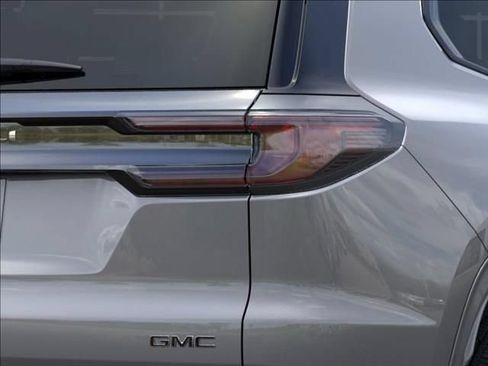New 2026 GMC Acadia Denali Ultimate w/ LPO, Floor Liner Package AWD/4WD image 13