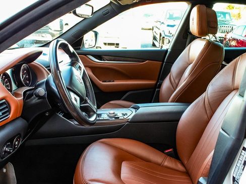 Used 2021 Maserati Levante image 32