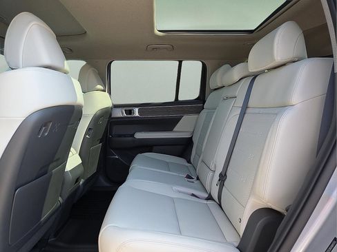 Used 2025 Hyundai Santa Fe Limited AWD/4WD image 10