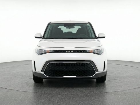 Used 2025 Kia Soul LX w/ LX Technology Package FWD image 2