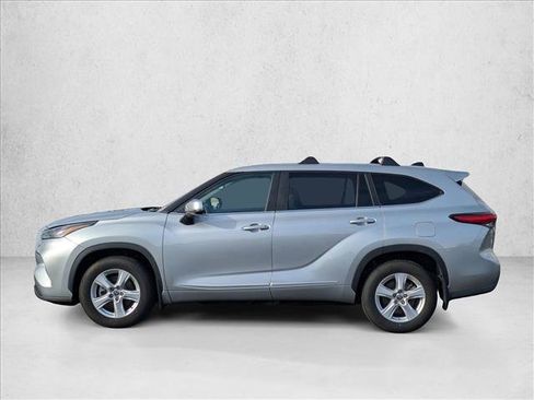 Used 2023 Toyota Highlander LE image 9